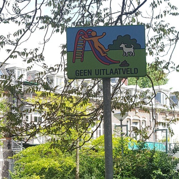 geen uitlaatveld amsterdam playground slide sign with dog poop