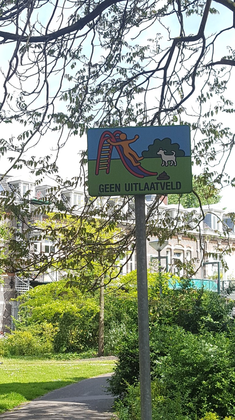 geen uitlaatveld amsterdam playground slide sign with dog poop